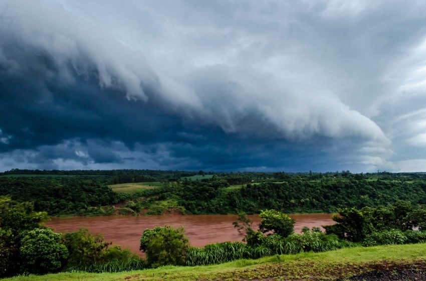  Pronóstico del tiempo en Misiones: semana marcada por lluvias, descenso de temperaturas y vientos fuertes