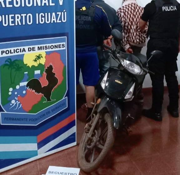  Detuvieron a dos hombres por el robo de una motocicleta en Iguazú: uno de ellos también era buscado por asaltar a un anciano