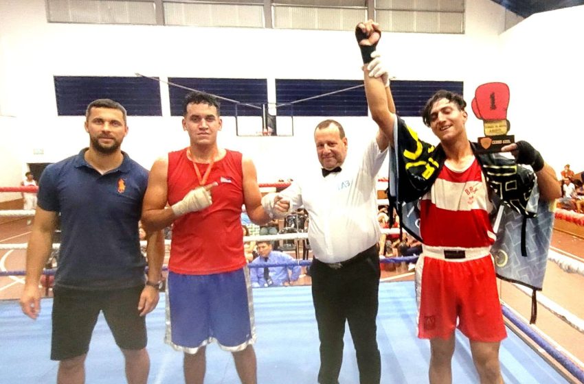 Gran velada de boxeo en Cerro Azul con destacados combates y fuerte presencia misionera