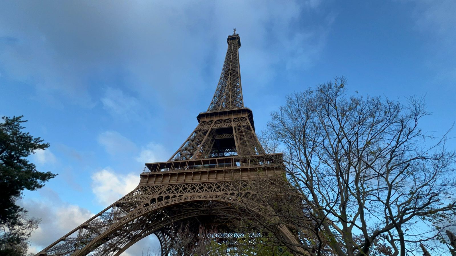 De “monumento desarmado” a postal icónica: la historia de la Torre Eiffel imagen-11