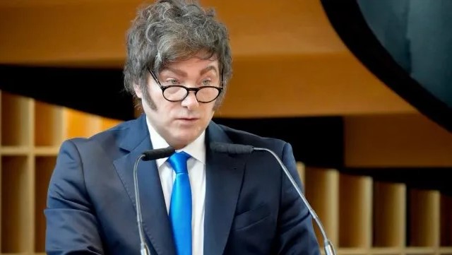  Según encuesta, Javier Milei cierra su segundo año de gobierno con un 49% de imagen positiva