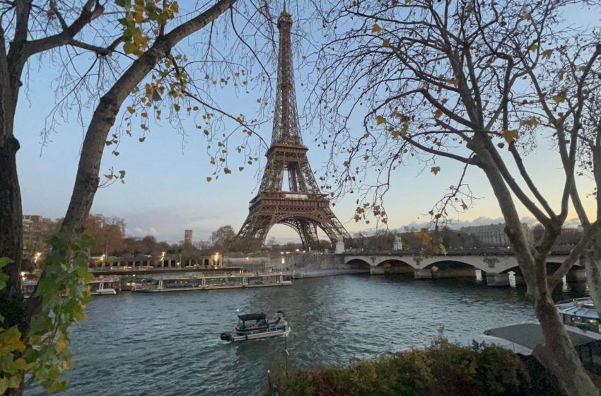  De “monumento desarmado” a postal icónica: la historia de la Torre Eiffel