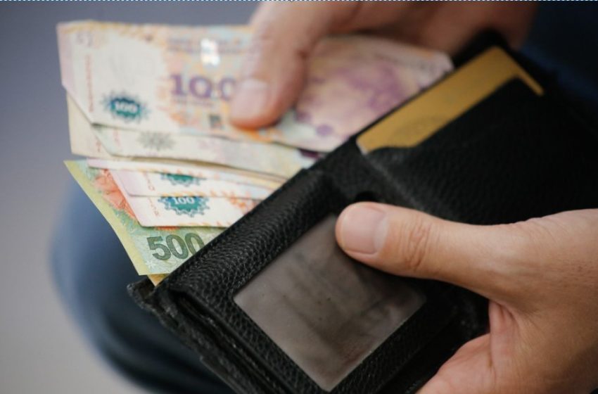  Salario mínimo: el Gobierno fijó aumentos escalonados hasta agosto de 2026