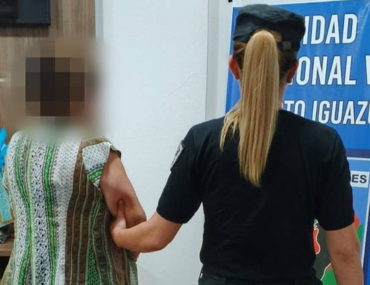  INFRAGANTI: Mechera intentó robar un vino y terminó detenida