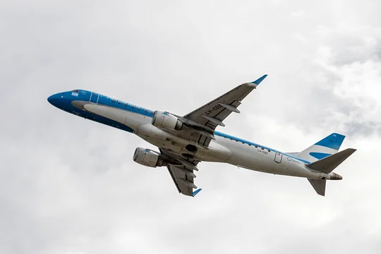  Aerolíneas Argentinas cancela 255 vuelos por el paro de la CGT