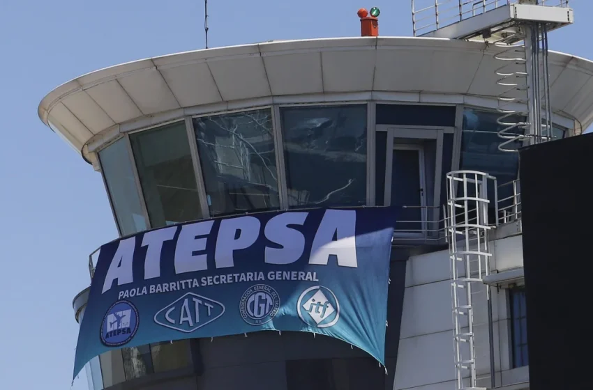  Complicaciones en los vuelos por el paro de controladores aéreos