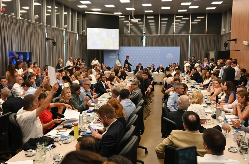  Diputados sesiona para aprobar con cambios la reforma laboral de Milei
