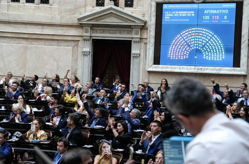  El oficialismo aprobó en Diputados la reforma laboral en una sesión tensa y marcada por escándalos