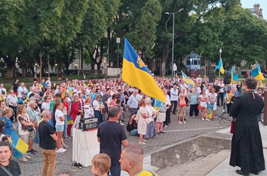  A cuatro años de la invasión, renovaron el pedido de paz para Ucrania en Buenos Aires