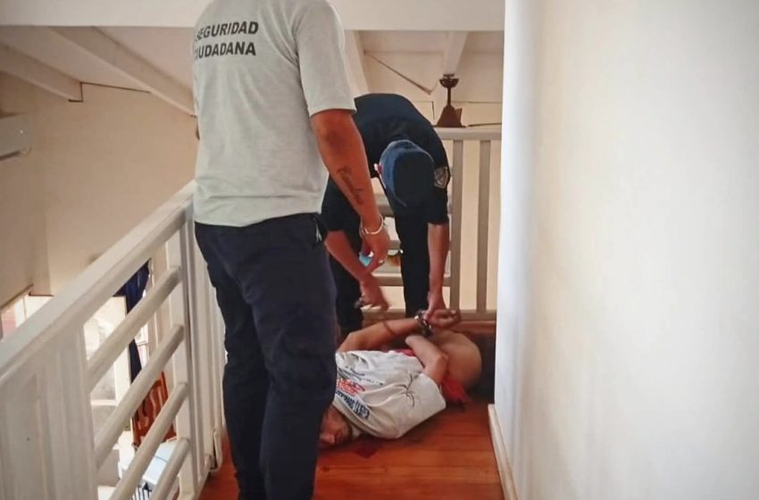  Buscado por robos intentó ocultarse en un instituto, pero la Policía lo encontró dormido