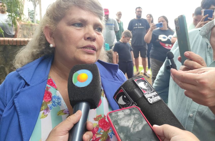  Norma Gularte asumió como intendente interina en Caraguatay en medio de una jornada de fuerte tensión política y social