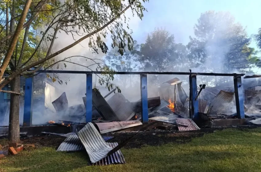  Tiene 13 años y está acusado de prender fuego una escuela en San Antonio