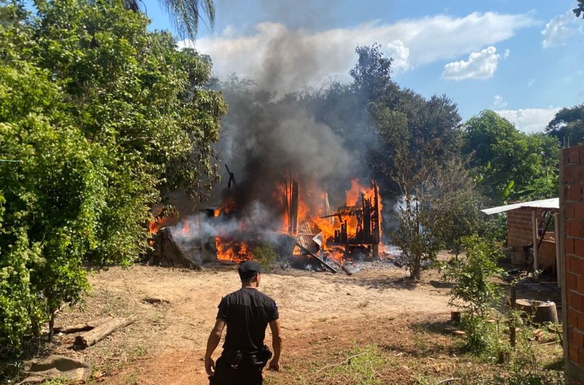  Incendio destruyó una vivienda en el barrio Bicentenario de Puerto Iguazú