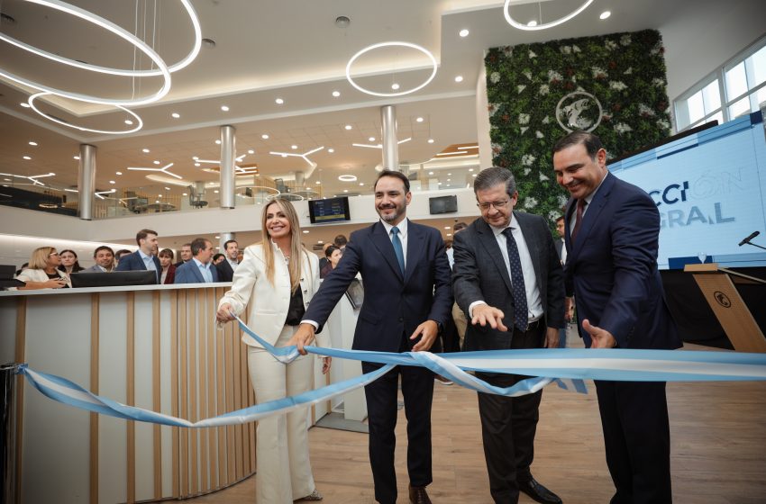  Valdez inauguró la refacción integral de la histórica Casa Matriz del Banco de Corrientes