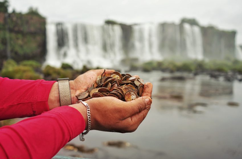  Brasil: Retiran 383 kilos de monedas del río Iguazú en operativo de limpieza en las Cataratas