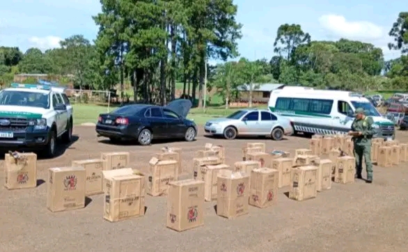 Secuestraron más de 126 mil paquetes de cigarrillos de contrabando en Eldorado, Irigoyen y San Vicente. imagen-9
