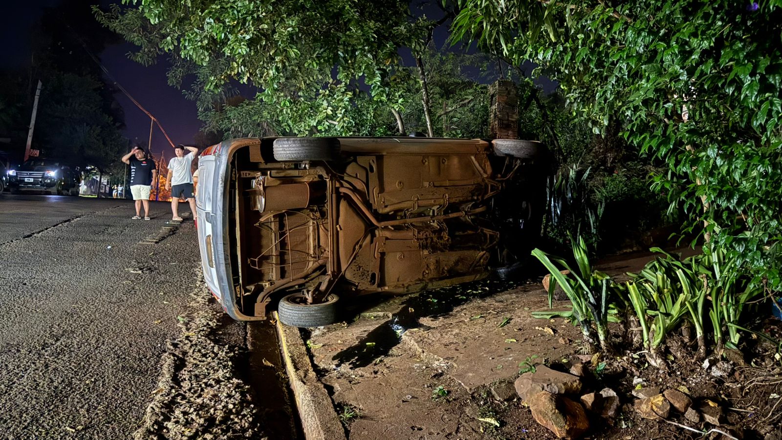 Accidente vial interrumpe el tránsito en avenida Antártida Argentina imagen-9