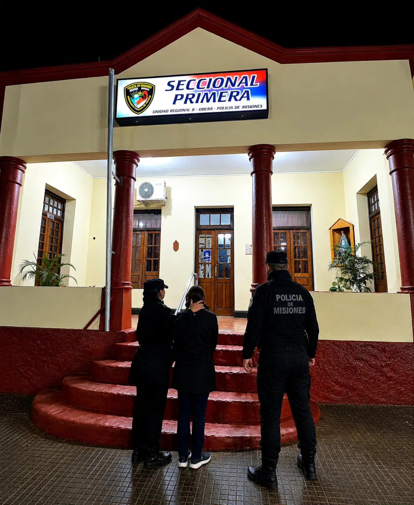 Una docente usó la tarjeta de una colega sin que lo notara: fue detenida imagen-6