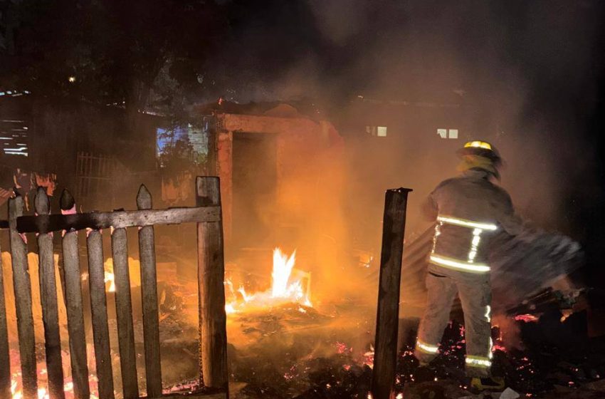  Un incendio destruyó una vivienda en el barrio Bicentenario de Puerto Iguazú