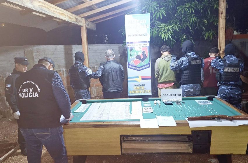  Dealer usaba su prisión domiciliaria como kiosco narco: la Policía lo arrestó con 172 dosis de cocaína dinero y un arma