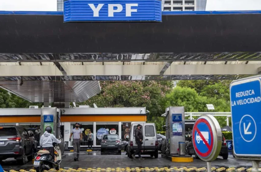  YPF confirmó un nuevo aumento en los combustibles: de cuánto es y qué pasará con el congelamiento