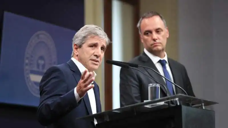  La motosierra no se detiene: el Gobierno eliminó 211 programas y profundizó el ajuste más fuerte del año