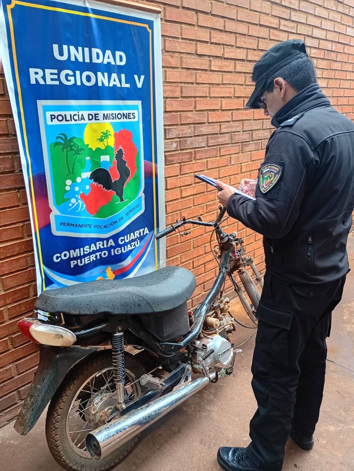Detenidos, armas secuestradas y dos motocicletas robadas recuperadas en una jornada de intensos operativos policiales en Puerto Iguazú imagen-11
