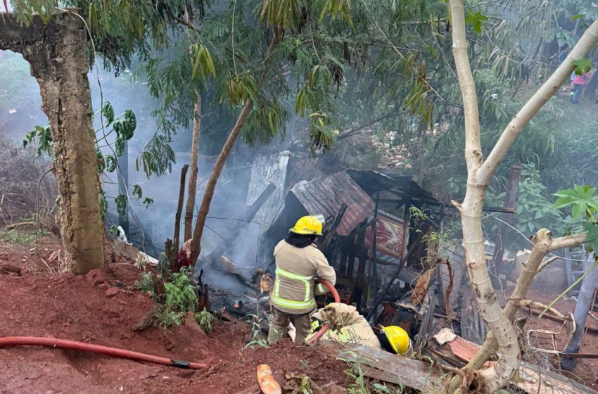  Incendio destruyó por completo una vivienda en el barrio Unión de Puerto Iguazú