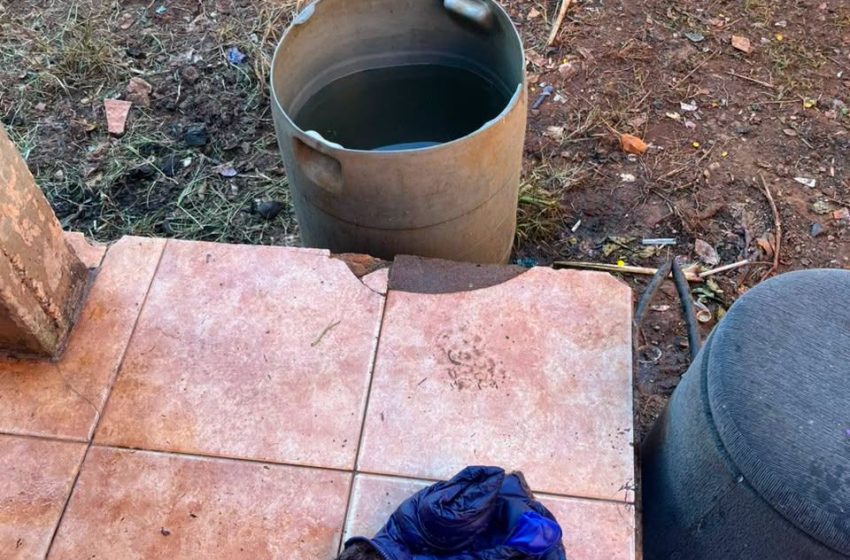  Investigan la muerte de un menor que fue hallado dentro de un tambor con agua en su vivienda