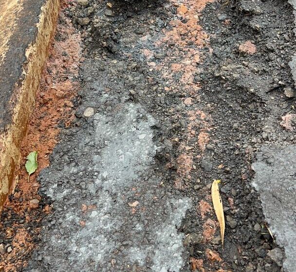  En menos de una semana, la lluvia borró el bacheo realizado sobre la avenida Antártida Argentina