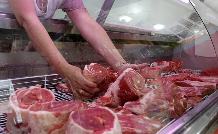  El consumo de carne vacuna en Argentina cayó a su nivel más bajo en 20 años y crece el reemplazo por pollo y cerdo