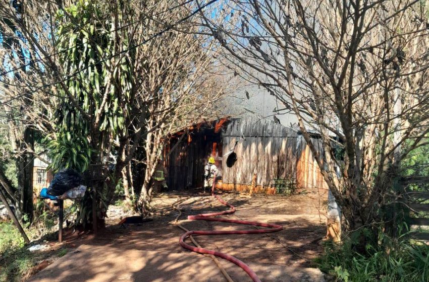  Tras perder su casa en un incendio, Adela pide ayuda para reconstruir su hogar y volver a empezar