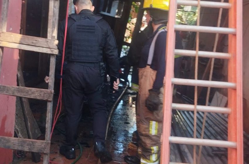  Un cortocircuito provocó un incendio en una vivienda de Puerto Iguazú: no hubo personas lesionadas