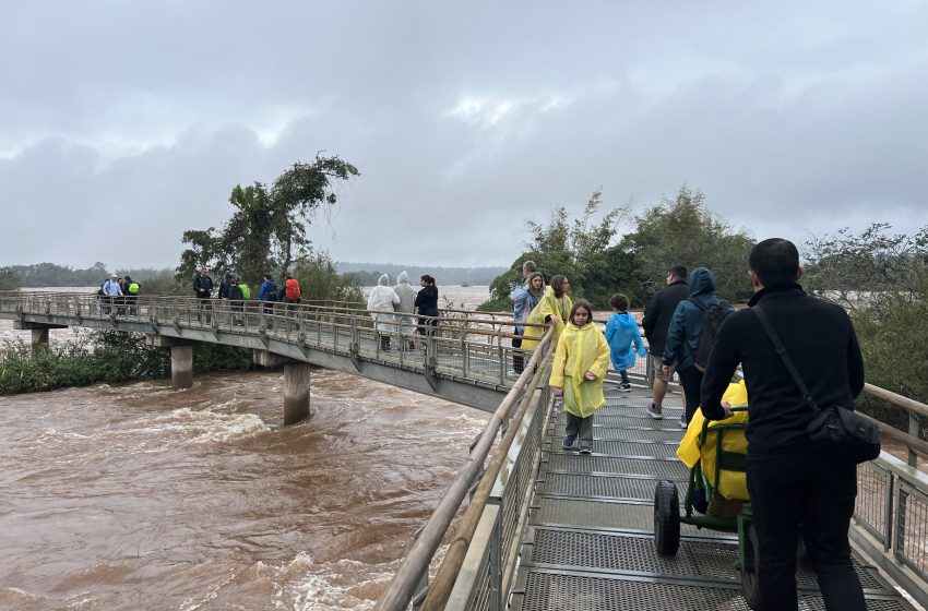  El niño: Parques Nacionales autorizó el repliegue preventivo de las pasarelas de Garganta del Diablo