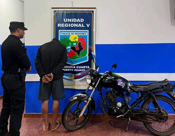  Realizaba maniobras peligrosas con una moto de dudosa procedencia y lo posteaba en redes sociales: Fue localizado detenido y el motovehículo secuestrado