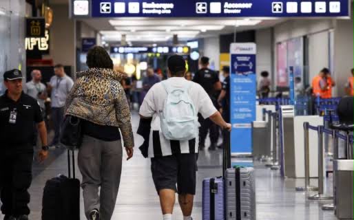  Los viajes al exterior cayeron 13,2% en el primer semestre y el turismo emisivo consolida su desaceleración