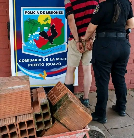  Pidió una carretilla a un vecino para trabajar, pero terminó robando los ladrillos de una Iglesia