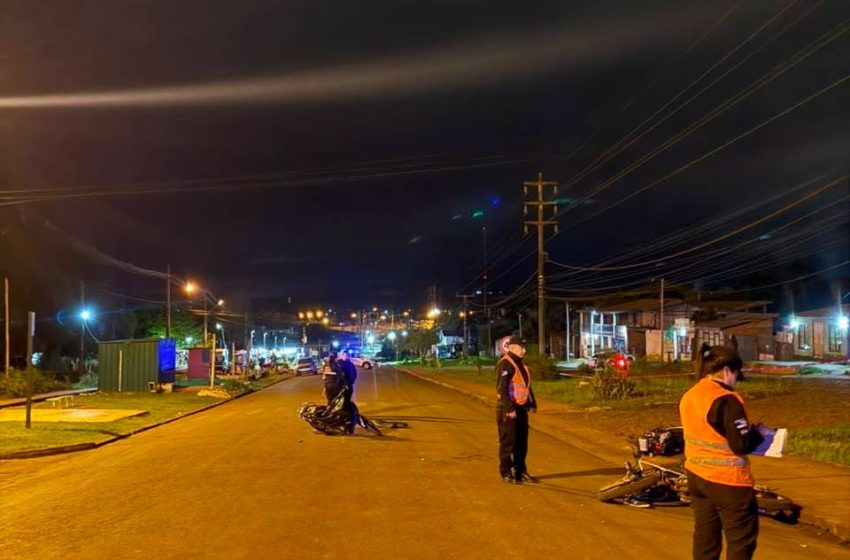  Tres motos chocaron en Iguazú y el accidente reveló que uno sería un dealer que llevaba envoltorios con marihuana