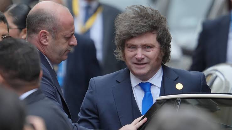  Encuesta: crece el desgaste del Gobierno de Milei y un informe advierte sobre el avance de la «manosfera» en la política argentina