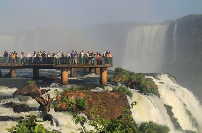  Récord histórico de visitantes en agosto en las Cataratas del Iguazú del lado brasileño
