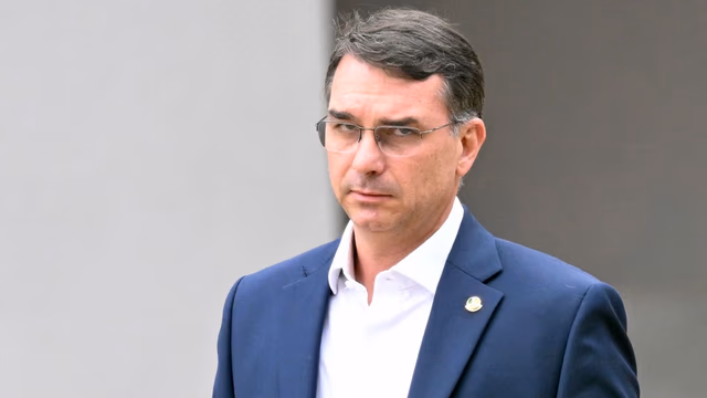  La fiscalía de Iguazú desestimó la denuncia por el ingreso de Flávio Bolsonaro al país