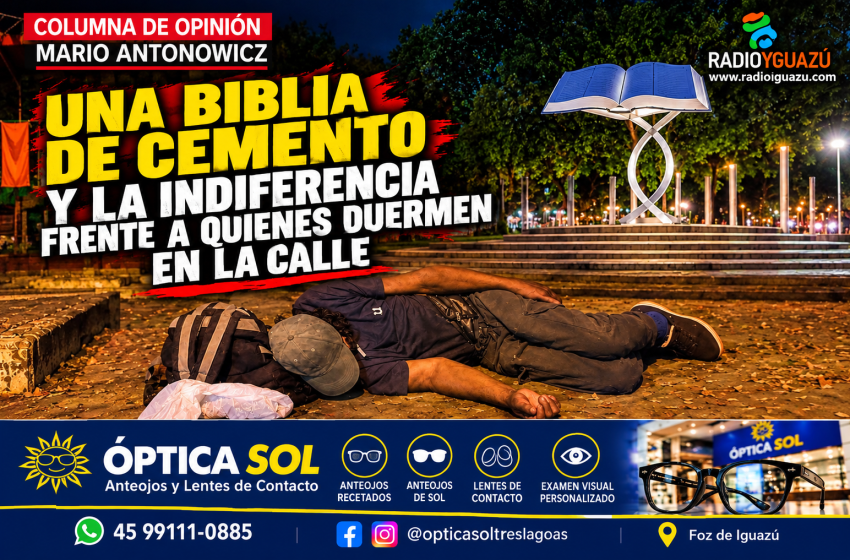  UNA BIBLIA DE CEMENTO FRENTE A QUIENES DUERMEN EN LA CALLE