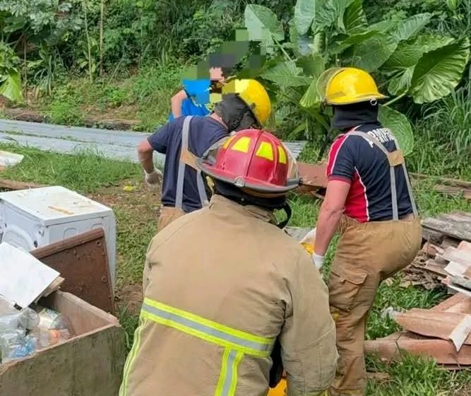  Un menor de 11 años cayó a un barranco de 10 metros tras despistar con una motocicleta