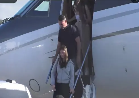  Flávio Bolsonaro publicó una carta tras su llegada a EE.UU., dijo que es el «verdadero Presidente electo» y le agradeció a Milei