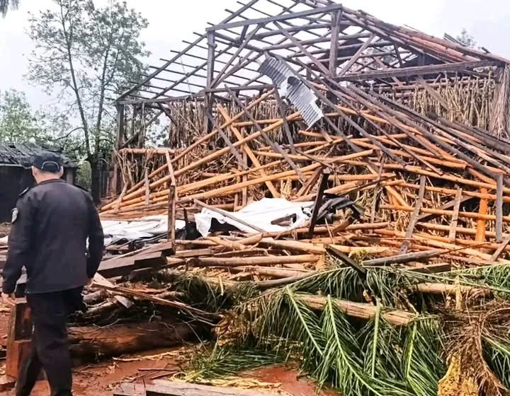  Un fuerte temporal con granizo y vientos intensos provocó destrozos en Comandante Andresito
