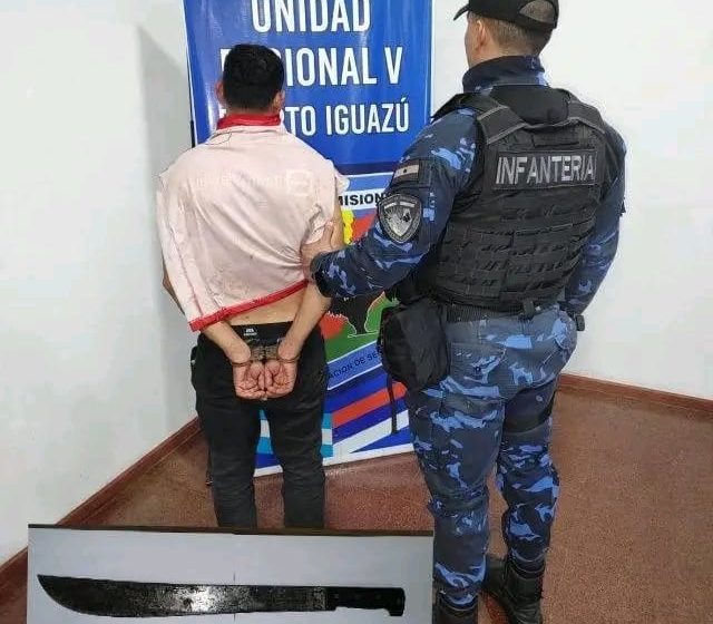  Alteraba el orden público y fue detenido con un machete en Puerto Iguazú