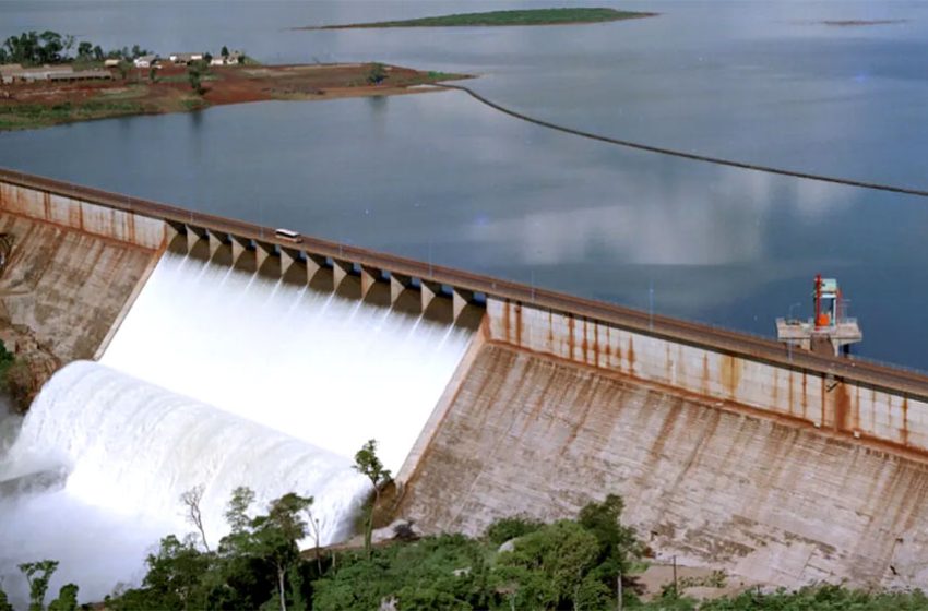  Ante la previsión de más lluvias, Urugua-í abrió su descargador de fondo por primera vez desde 2023